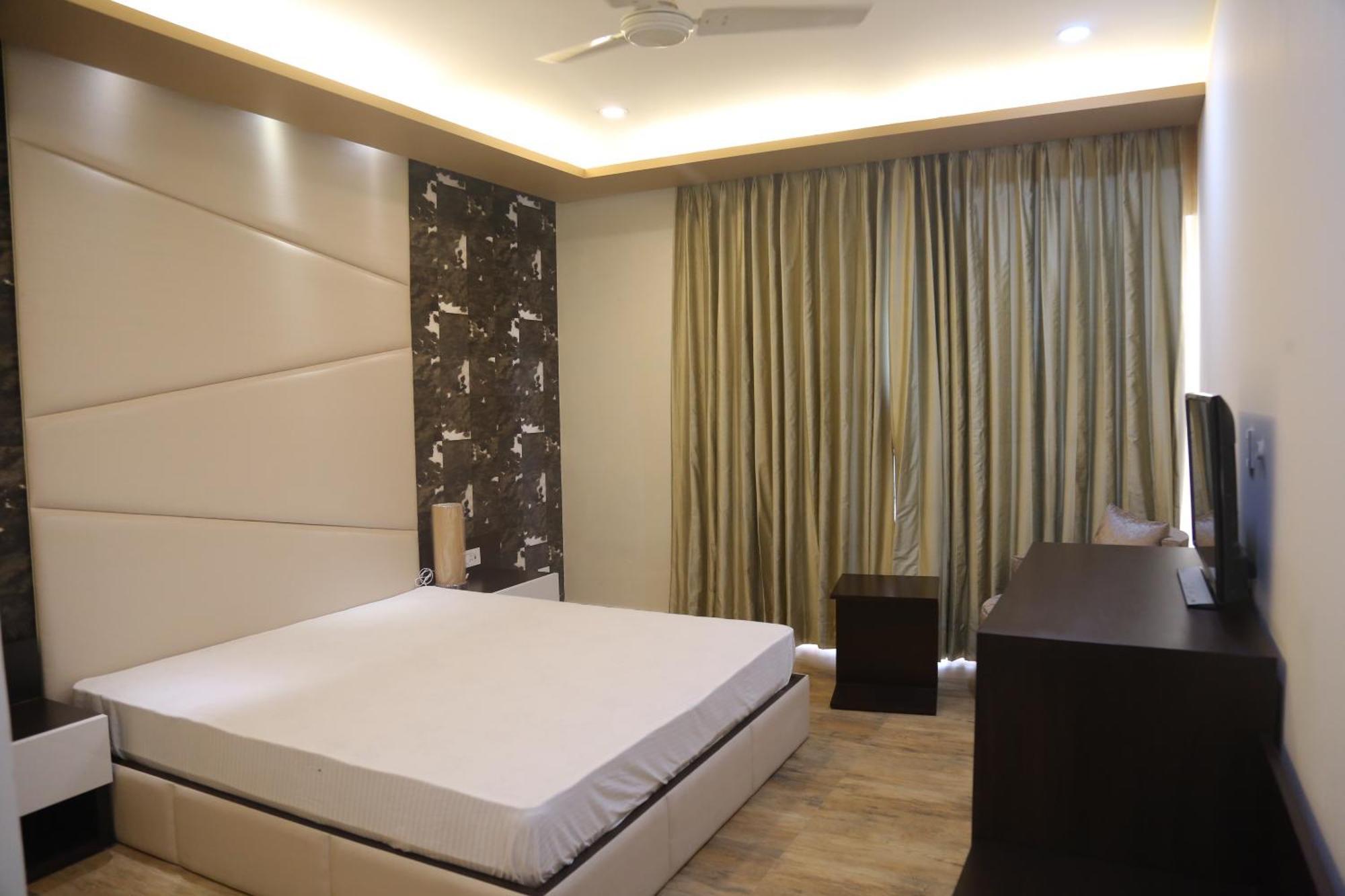 Hotel Hardy'S World Ludhiana Esterno foto